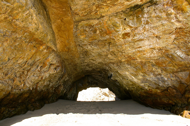 Day-tripping - Cave - Shark's Tooth Cove, Davenport - photo Marie Cameron 2014